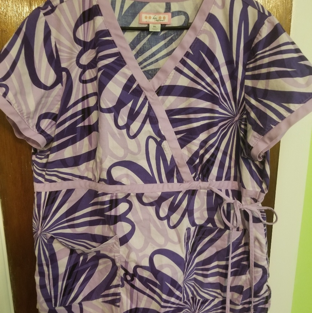 Koi scrub top